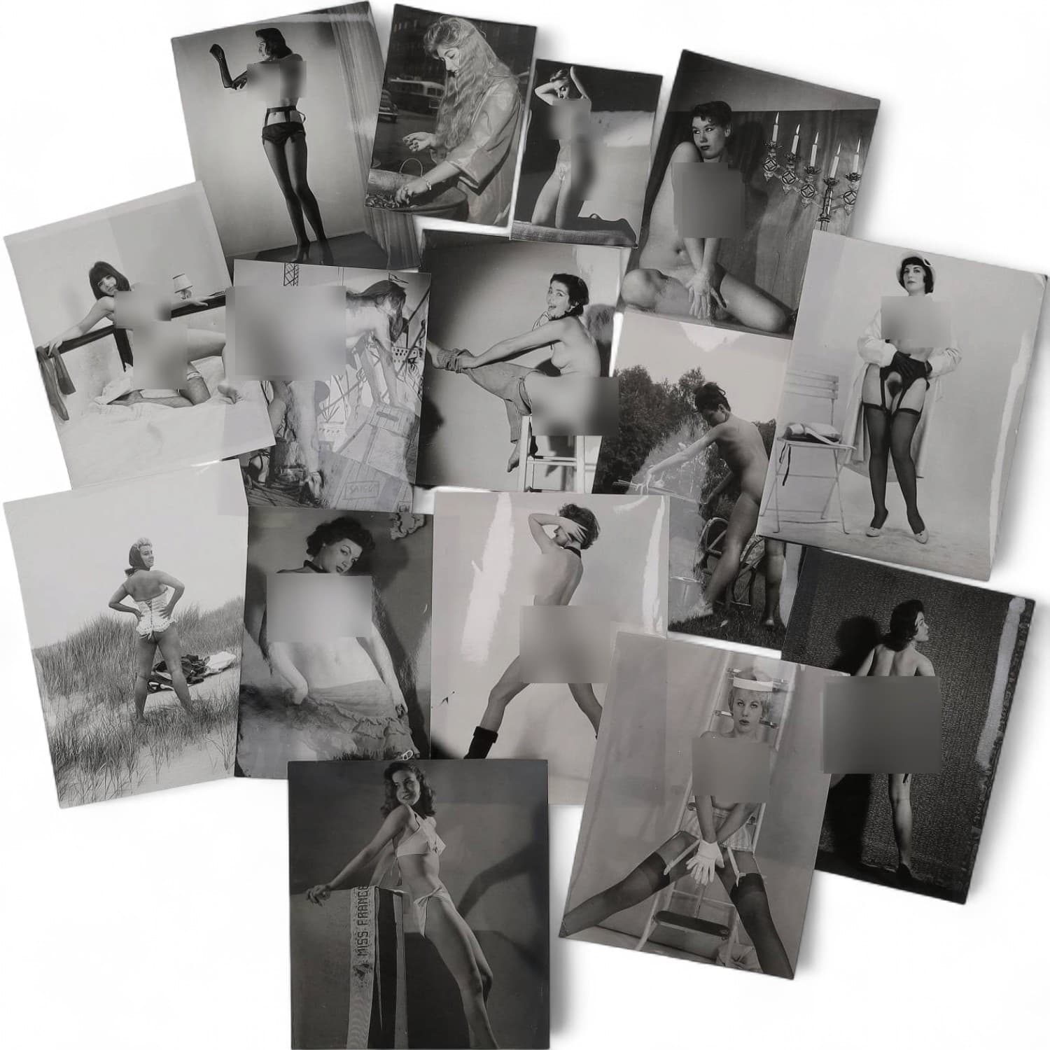 Erotica, étude de nu, photographies érotiques et divers. Circa 1940-70’s. Ensemble d’une quinzaine de tirages argentiques d’époque. Exemples de sujets : femmes nues, dénudées et divers. Sur plusieurs versos, annotations et/ou copyright. Photographe identifié : Dorine LA MAY (XXe). Divers états (dont plis et traces de manipulations) et formats moyens environ de 16,5 x 11,5 cm à 29 x 23 cm.