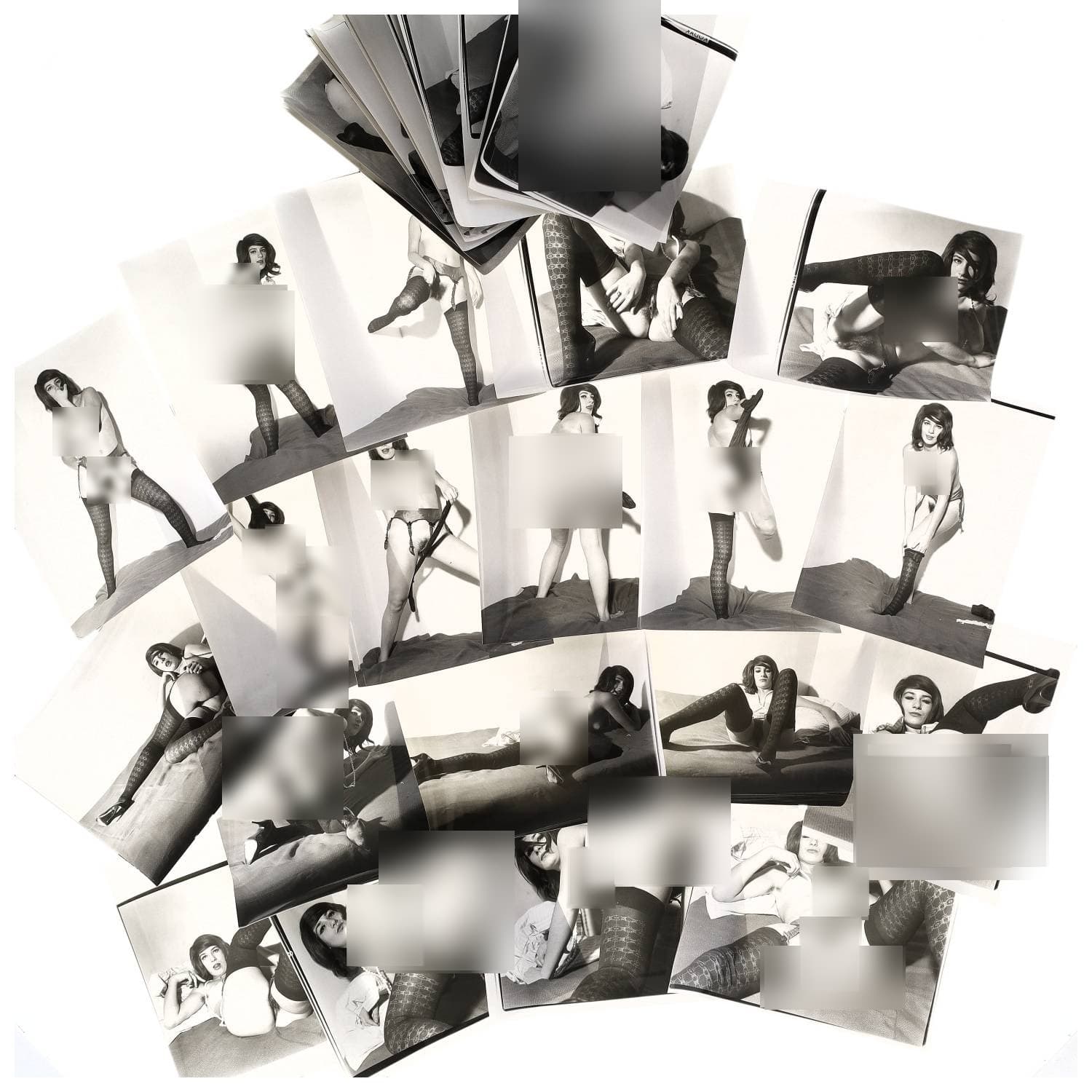 Erotica, étude de nu, photographies érotiques et divers. Circa 1950-70. Ensemble d’une trentaine de tirages argentiques. Exemples de sujets : femme nue, dénudée, sexe féminin, macrophotographie, etc. Sur certains versos, annotations. Divers états (dont gondolements, plis et traces) et formats entiers moyens environ 24 x 18 cm.