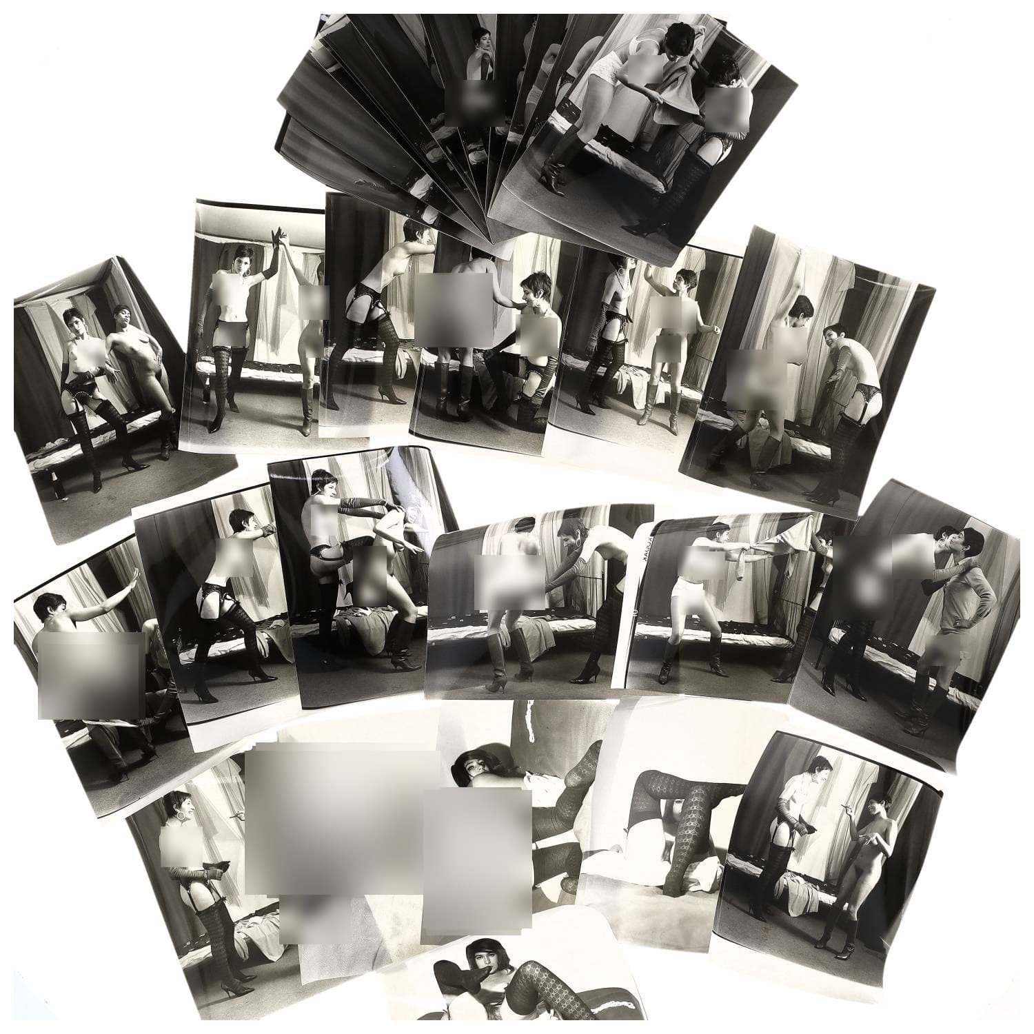 Erotica, étude de nu, photographies érotiques et divers. Circa 1950-70. Ensemble d’une trentaine de tirages argentiques. Exemples de sujets : femmes nues, dénudées, sexe féminin, macrophotographie, etc. Sur certains versos, annotations. Divers états (dont gondolements, plis et traces) et formats entiers moyens environ 24 x 18 cm.