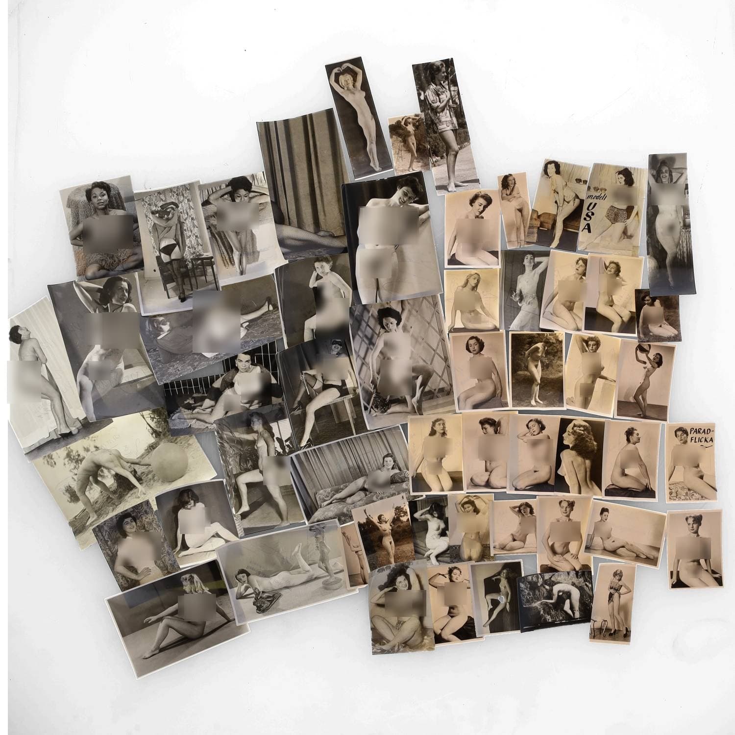 Erotica, étude de nu, photographies érotiques et divers. Circa 1950-60's. Ensemble d’une cinquantaine de tirages argentiques. Exemples de sujets : femmes nues, dénudées, sexe féminin, etc. Sur certains versos, annotations et/ou copyright. Divers états (dont gondolements, plis et traces) et formats entiers moyens environ de 7 x 4 cm à 18 x 13 cm.