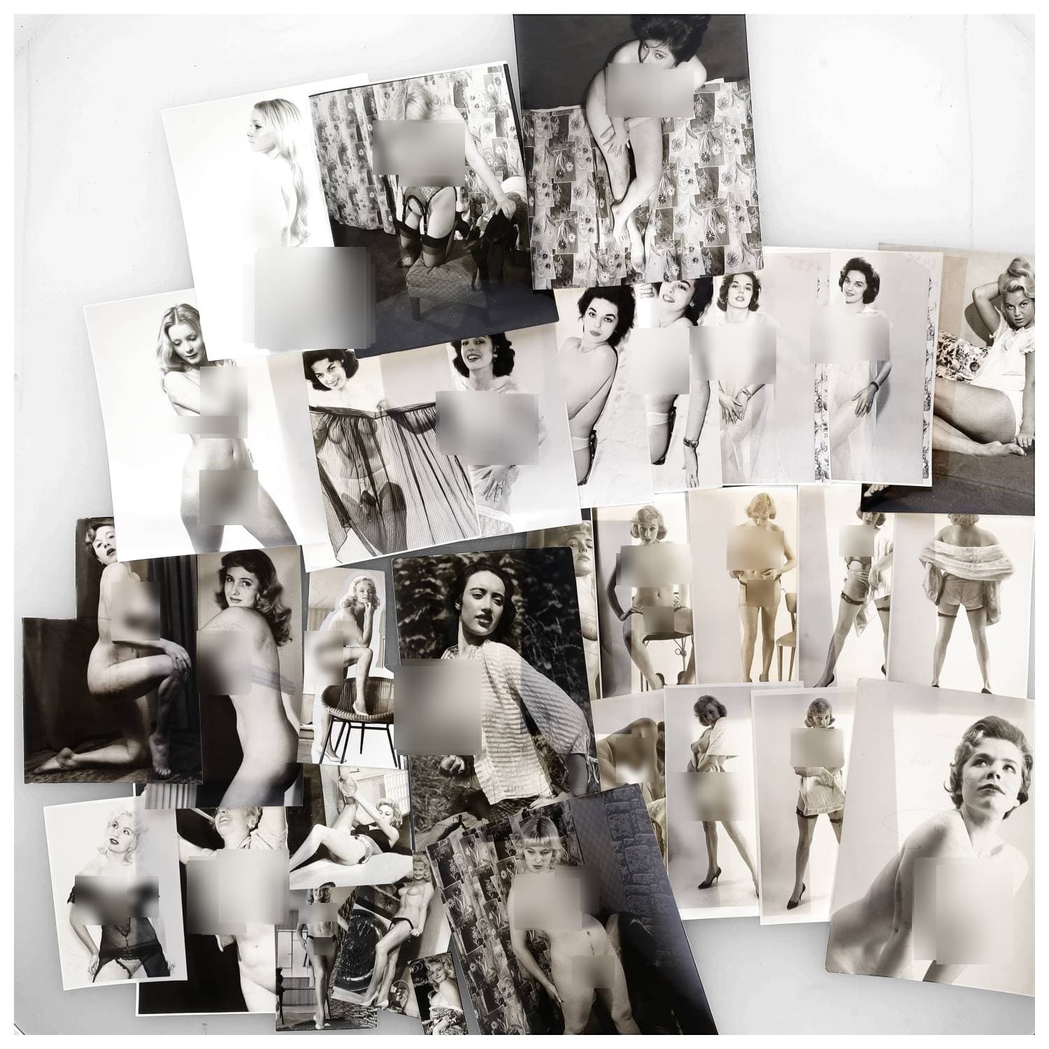 Erotica, étude de nu, photographies érotiques et divers. Circa 1950-70. Ensemble d’une trentaine de tirages argentiques principalement d’époque. Exemples de sujets : femmes nues, dénudées, sexe féminin, Sandy Preston, Kathy Peck, Iris Poliakova, etc. Sur certains versos, annotations et/ou copyright (exemple : Ruth SONDAK). Divers états (dont gondolements, plis et traces) et formats entiers moyens environ de 13,5 x 8,5 cm à 27 x 20,5 cm.