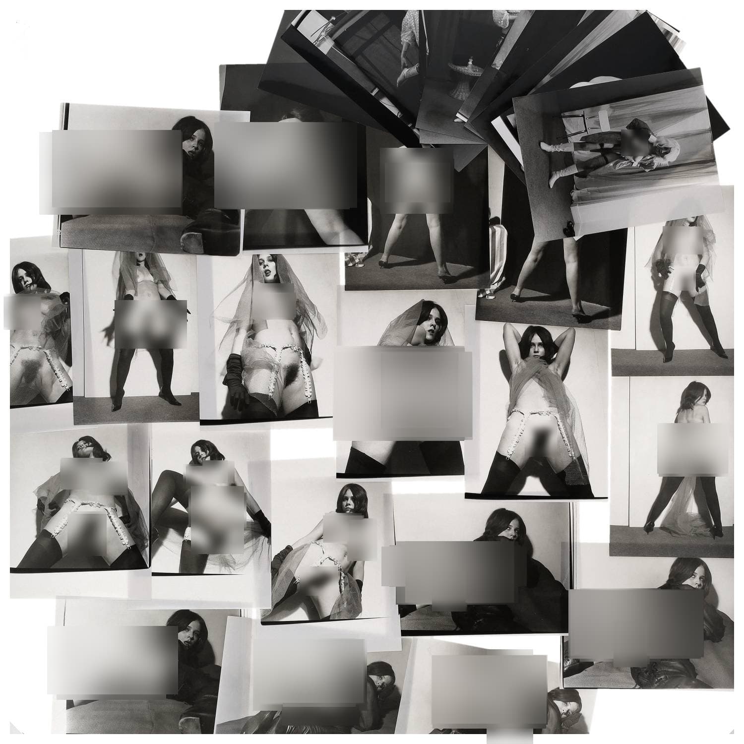 Erotica, étude de nu, photographies érotiques et divers. Circa 1950-60’s. Ensemble d’une trentaine de tirages argentiques. Exemples de sujets : femmes nues, dénudées, sexe féminin, fessier, poitrine, ‘Scandinaves’, etc. Sur certains versos, annotations. Divers états (dont gondolements, plis et traces) et formats entiers moyens environ 24 x 18 cm.