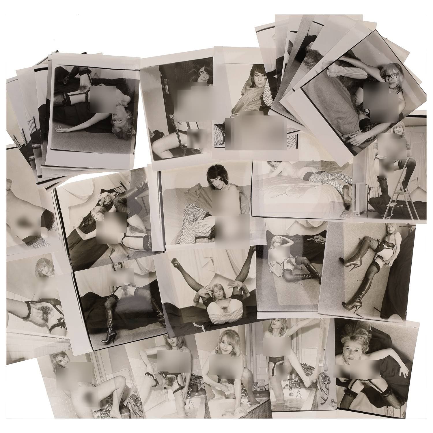 Erotica, étude de nu, photographies érotiques et divers. Circa 1950-60’s. Ensemble d’une trentaine de tirages argentiques. Exemples de sujets : femmes nues, dénudées, sexe féminin, fessier, poitrine, ‘Scandinaves’, etc. Sur certains versos, annotations. Divers états (dont gondolements, plis et traces) et formats entiers moyens environ 24 x 18 cm.