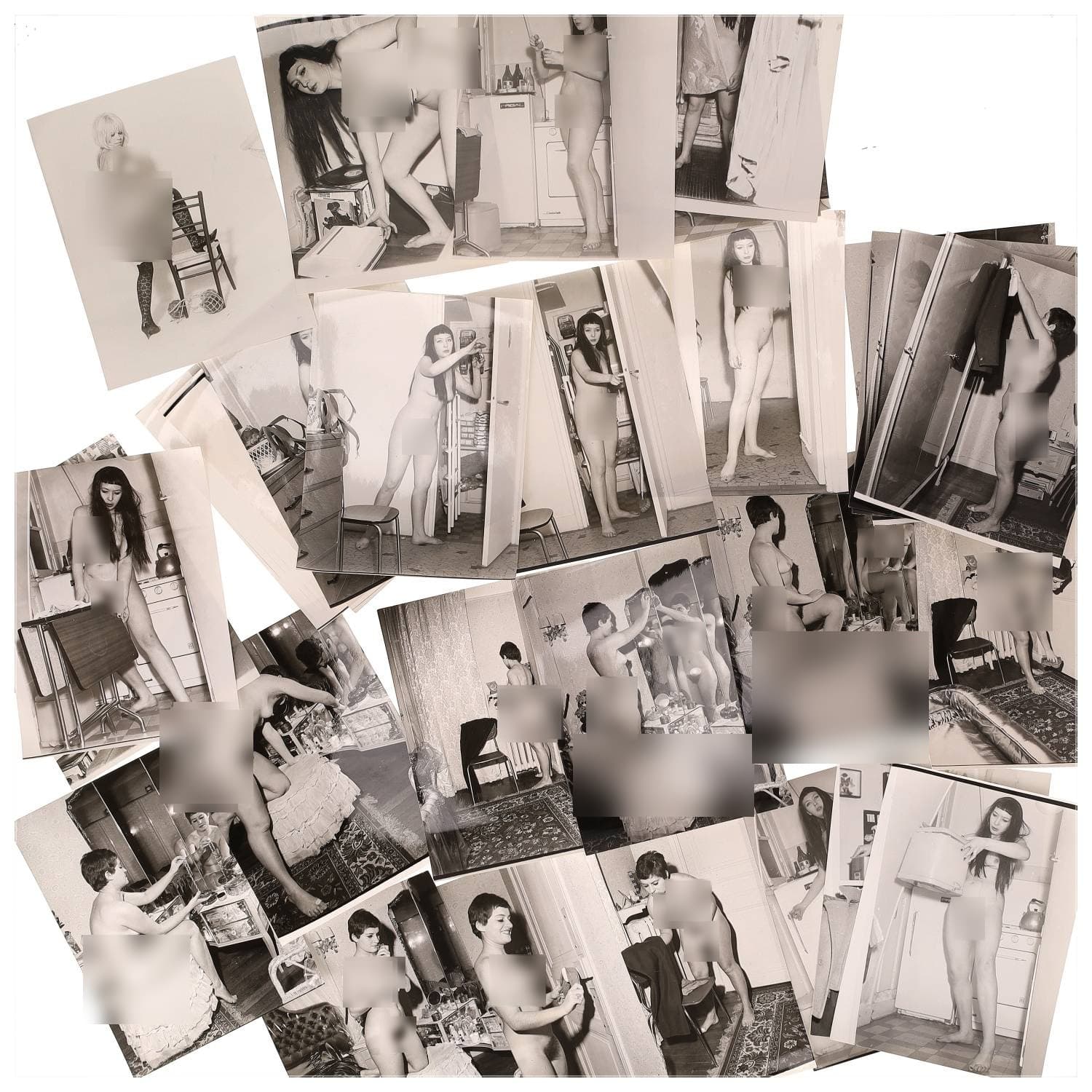 Erotica, étude de nu, photographies érotiques et divers. Circa 1950-60’s. Ensemble d’une trentaine de tirages argentiques. Exemples de sujets : femmes nues, dénudées, sexe féminin, fessier, poitrine, ‘Scandinaves’, etc. Sur certains versos, annotations. Divers états (dont gondolements, plis et traces) et formats entiers moyens environ 24 x 18 cm.
