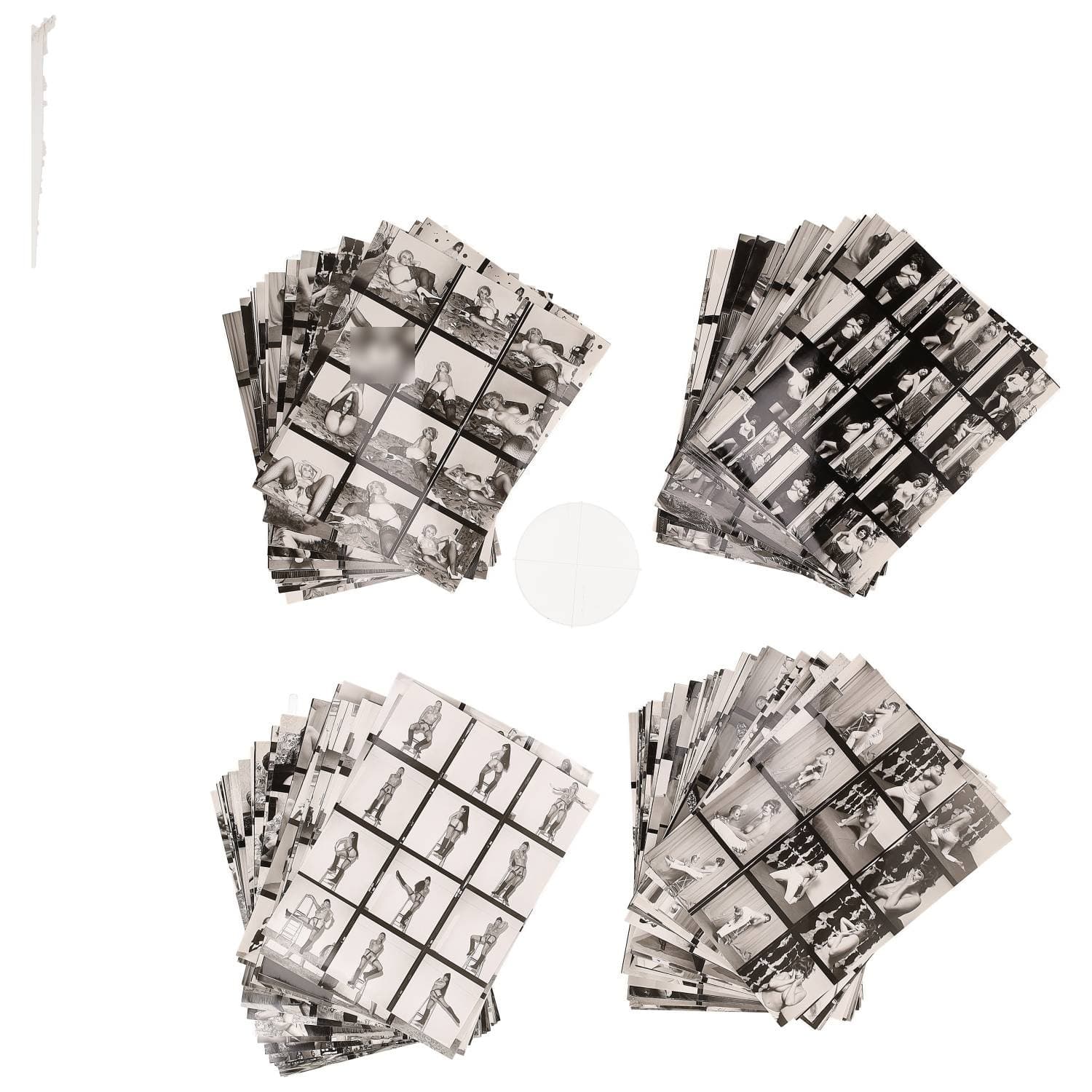 Erotica, étude de nu, photographies érotiques et divers. Circa 1950-70. Ensemble d’une centaine de tirages argentiques : des planches-contact. Exemples de sujets : femmes nues, dénudées, sexe féminin, fessier, poitrine, ‘Scandinaves’, etc. Sur certains versos et/ou rectos, annotations. Divers états (dont gondolements, plis et traces) et formats entiers moyens environ 24 x 18 cm.