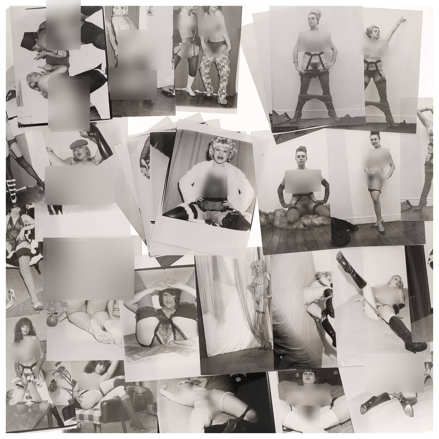 Erotica, étude de nu, photographies érotiques et divers. Circa 1950-70’s. Ensemble d’une trentaine de tirages argentiques. Exemples de sujets : femmes nues, dénudées, sexe féminin, fessier, poitrine, ‘Scandinaves’, etc. Sur certains versos, annotations. Divers états (dont gondolements, plis et traces) et formats entiers moyens environ 24 x 18 cm.