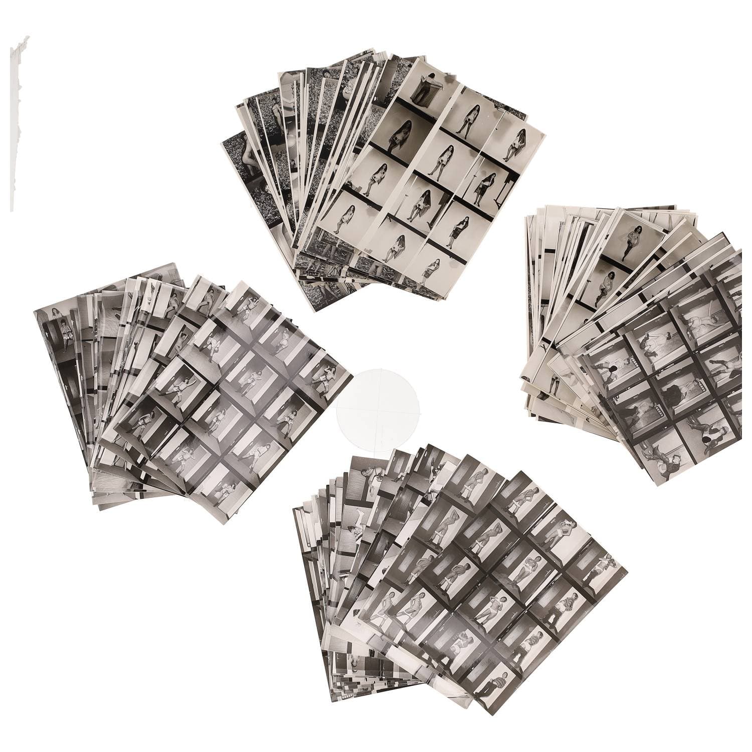 Erotica, étude de nu, photographies érotiques et divers. Circa 1950-70. Ensemble d’une centaine de tirages argentiques : des planches-contact. Exemples de sujets : femmes nues, dénudées, sexe féminin, fessier, poitrine, ‘Scandinaves’, etc. Sur certains versos et/ou rectos, annotations. Divers états (dont gondolements, plis et traces) et formats entiers moyens environ 24 x 18 cm.