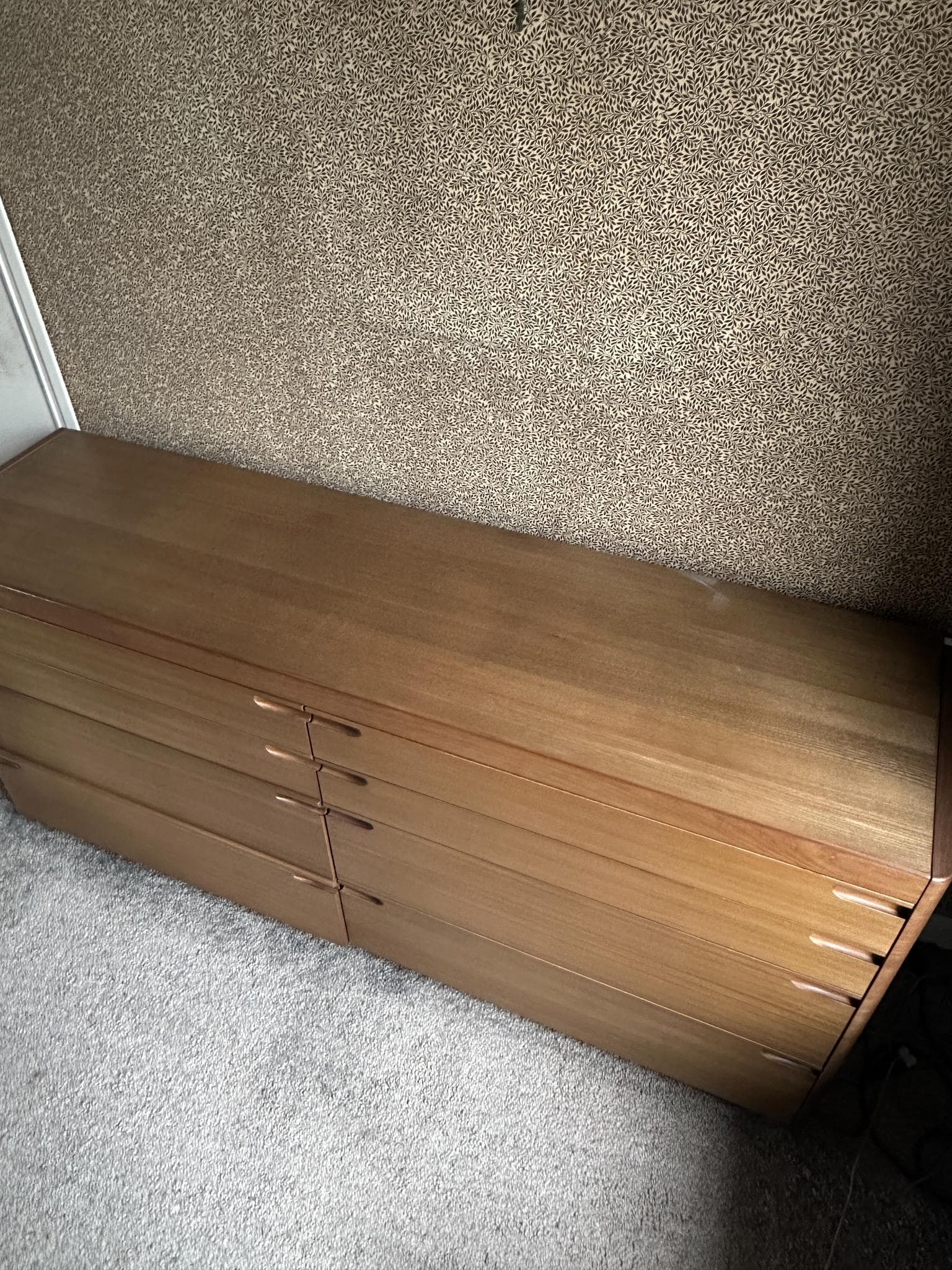 Partie de mobilier de chambre en orme