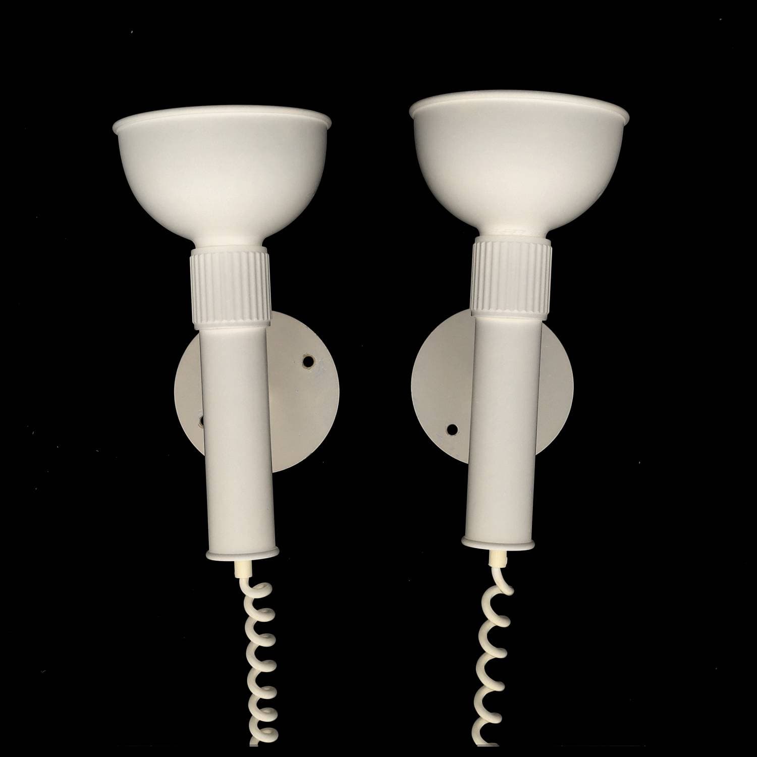 Paire d'appliques en métal laqué blanc