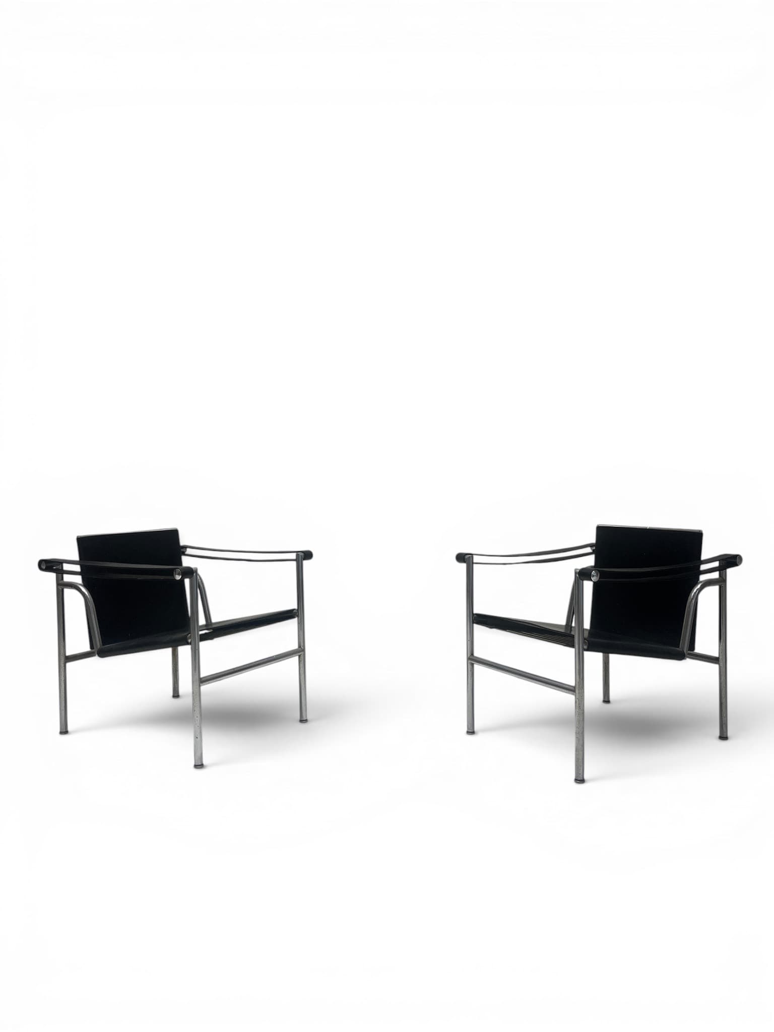 Paire de fauteuils « LC1 »