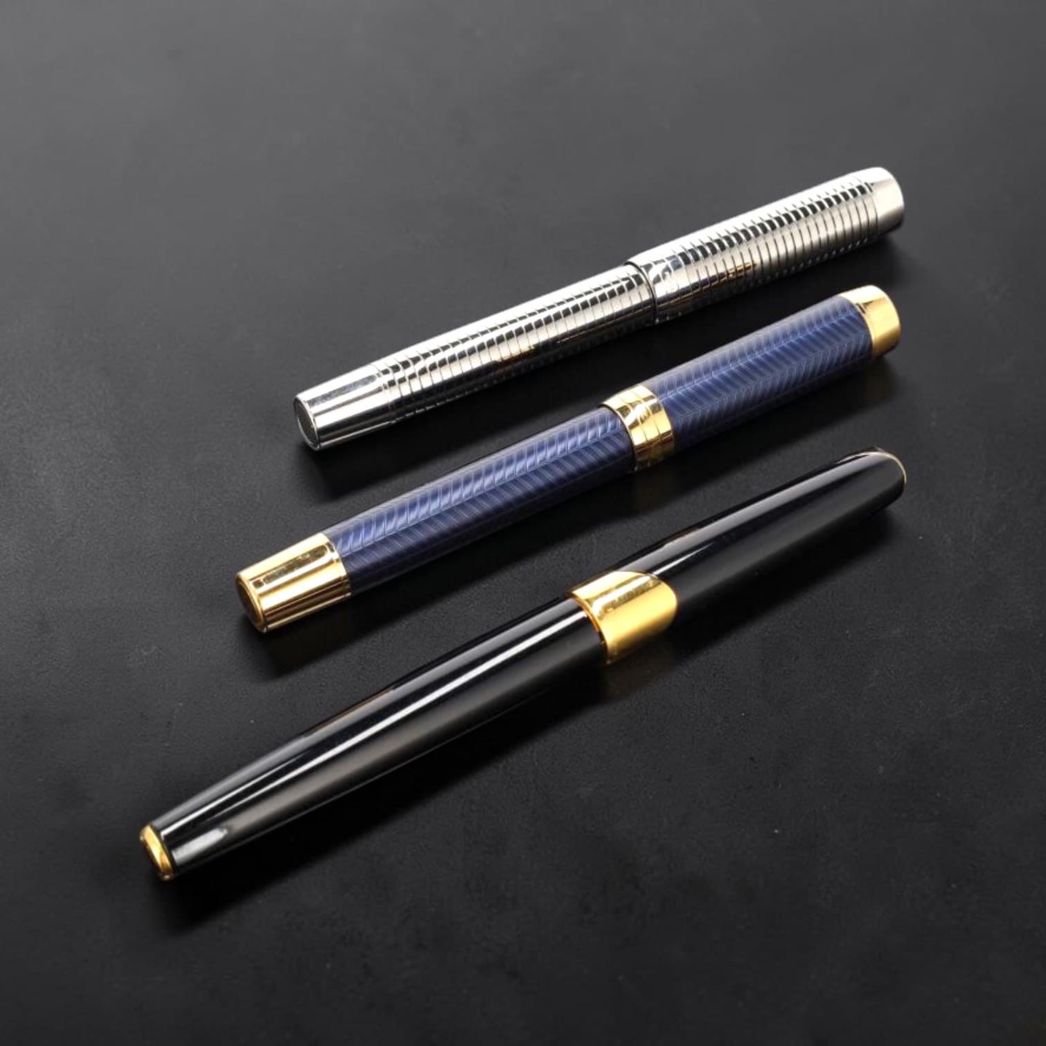 Ensemble de trois instruments d’écriture