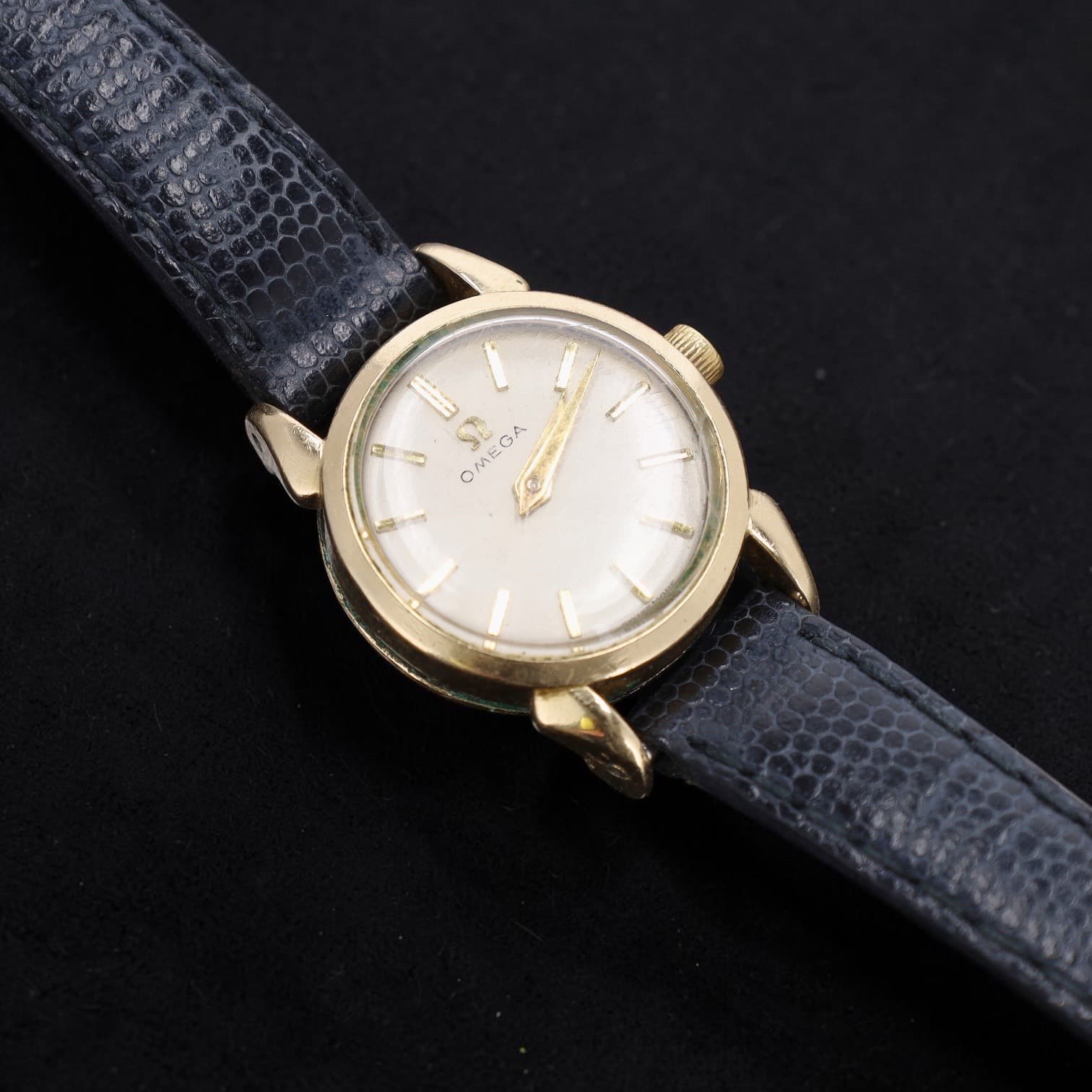 Montre de dame en acier plaqué or