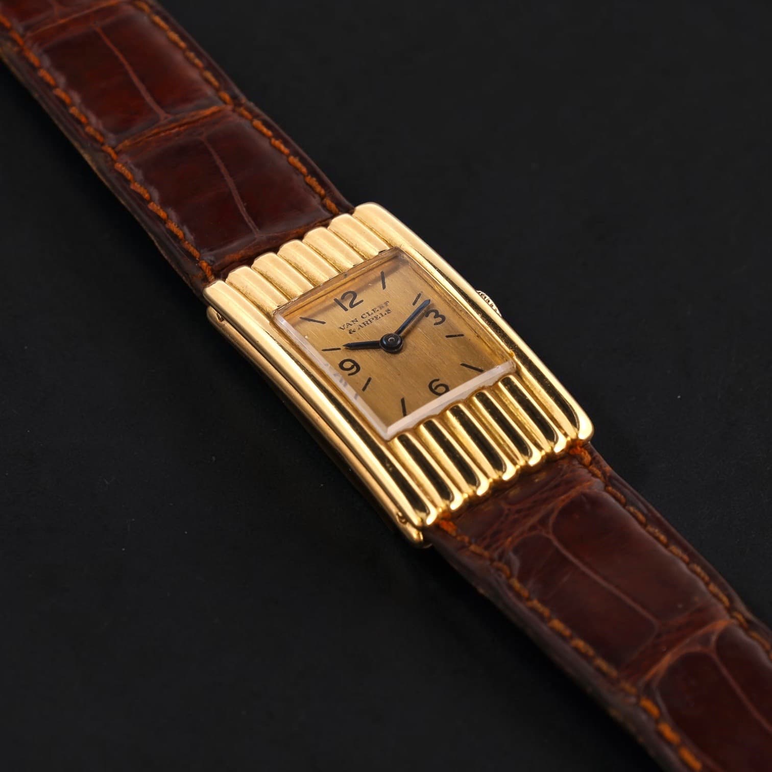 Montre bracelet de forme en or