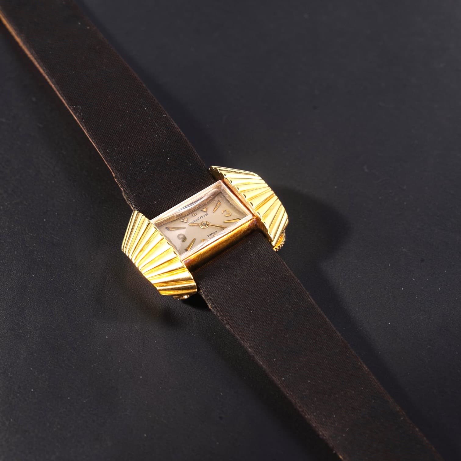 Montre bracelet de forme en or 18K (750 millièmes)