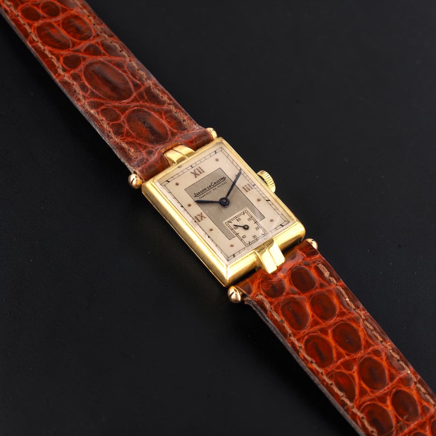 Suisse, Montre bracelet de forme en or 18K (750 millièmes)