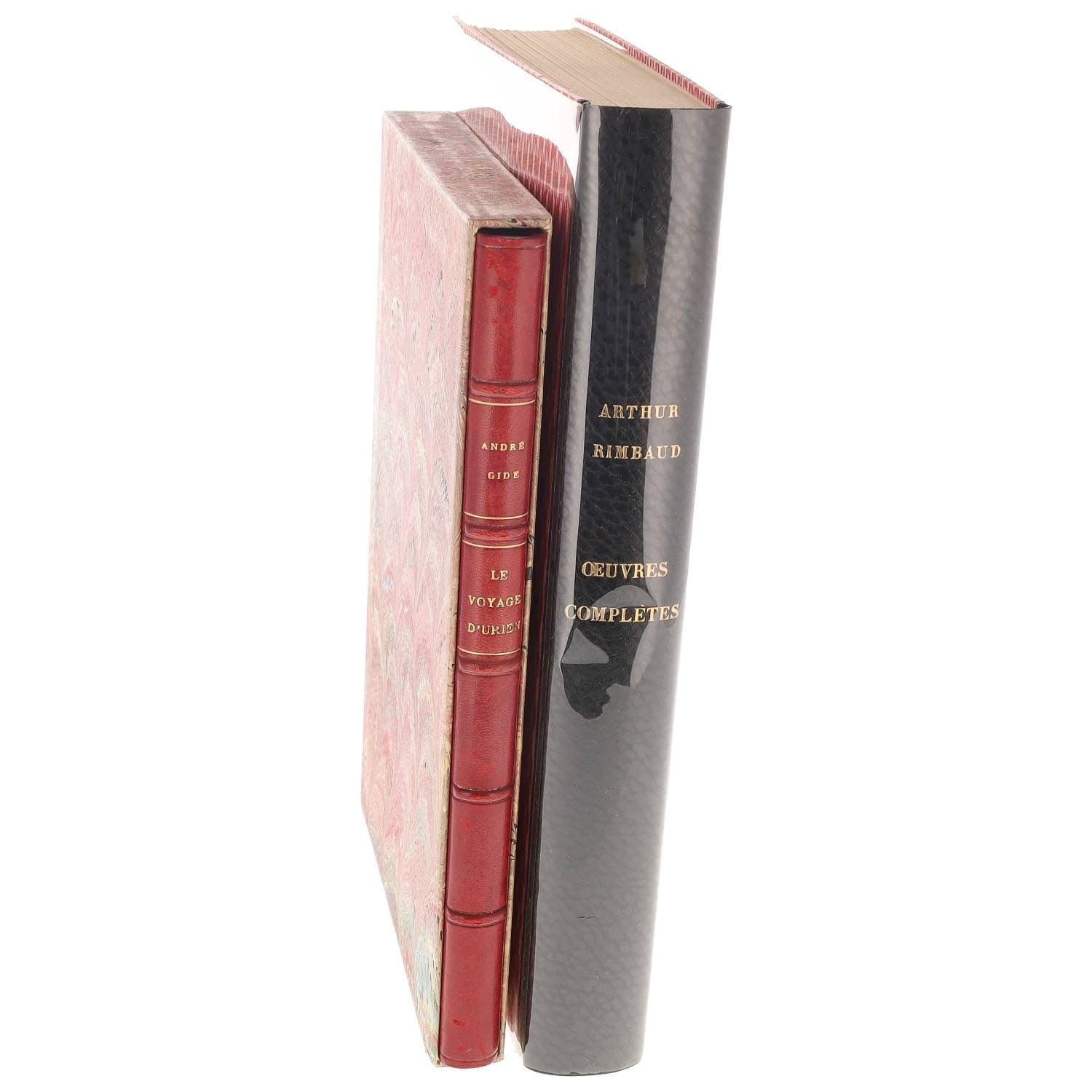 RIMBAUD Arthur
Oeuvres complètes, Première édition intégrale. Avec introduction et notes bibliographiques par Pascal Pia, Paris/ Brussels, The Halcyon Press, 1931. Un grand volume in-4 (?) établi dans une belle reliure de Georges Leroux datée 1982.
On y joint :
GIDE André
Le voyage d’Urien, Maestricht, The Halcyon Press A. A. M. Stols, 1928. 1 volume In-8 plein box bordeaux sous étui
