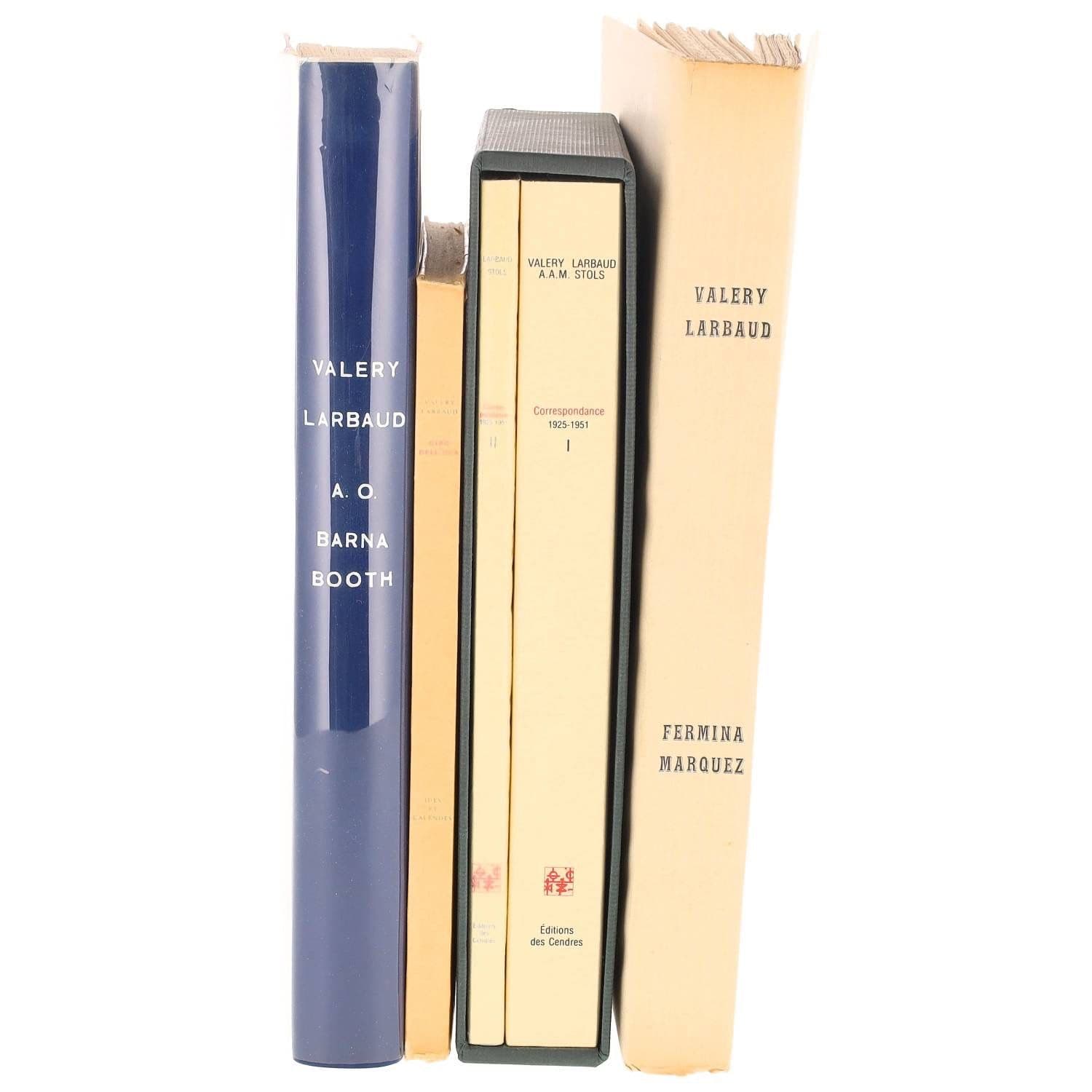 LARBAUD Valery
Ensemble de quatre ouvrages :
- A.O. Barnabooth, son journal intime, Paris, N.R.F., 1944. In-8, reliure signée Leroux et datée 1982. Exemplaire sur Ingres de Montgolfier
- Giro dell’oca, Paris, Neuchâtel, Ides et Calendes, 1947. In-8 broché, la couverture dessinée par Henri Matisse
- gravures sur cuivre de CHAS LABORDE, Paris, Emile-Paul, 1925. in-8 broché, exemplaire sur vergé de Rives
- V. Larbaud - A.A.M. Stols. Correspondance 1925-1951. 2 volumes sous emboitage (1986).