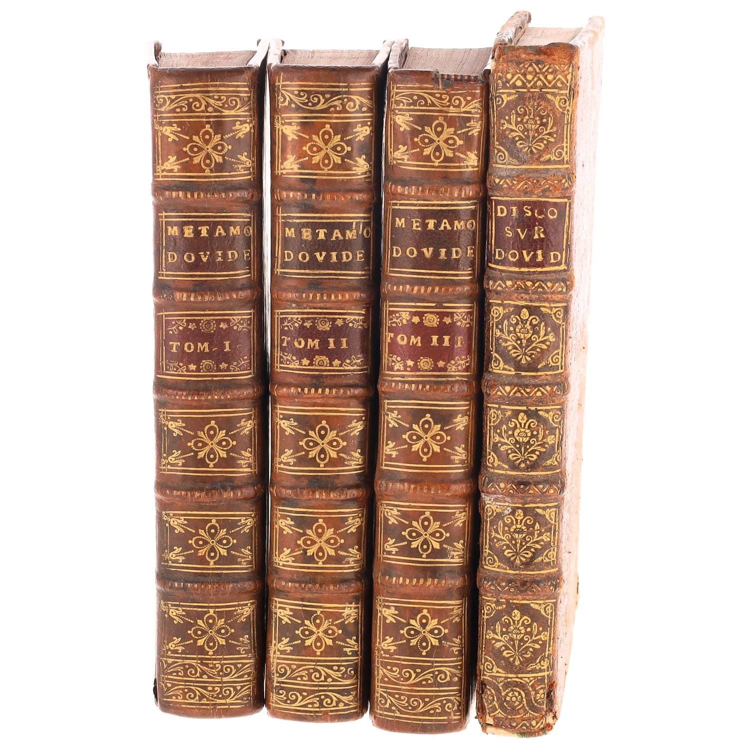 OVIDE
Les Métamorphoses, Paris, aux dépens de la Compagnie, 1742. 3 volumes in-12 en plein veau marbré. Editions illustrée d’un frontispice et de 15 gravures.
ON Y JOINT :
Discours sur les métamorphoses d’Ovide, Paris, Guillemot, 1606. Un volume in-12