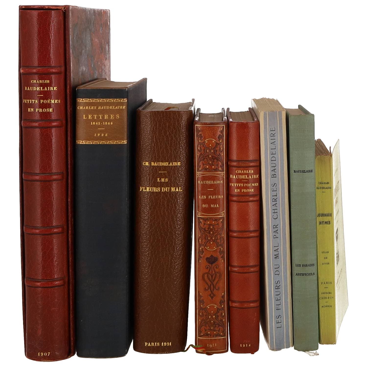 BAUDELAIRE Charles
Bel ensemble de huit volumes comprenant :
- BAUDELAIRE illustré par H. Héran - Petits poèmes en prose - Paris, Piazza, 1907, in-4. Plein maroquin brun sous étui signé Canape et Corriez. Edition comportant des illustrations en couleur de Henri Héran. Exemplaire numéro 63
- Les paradis artificiels, Firmin Didot, 1961. Un volume in-12 toilé
- Les fleurs du mal, Emile-Paul Frères, 1942. 1 volume in-12, broché, exemplaire sur vélin blanc
- Petits poèmes en prose, Crès, 1914. 1 volume in-12 en demi reliure, exemplaire sur papier de Rives
- Lettres, Paris, Mercure de France, 1906. 1 volume in-8, reliure à la brader. Edition originale, un des 84 exemplaires sur hollande, seul grand papier
- Les fleurs du Mal, Crès, 1911. 1 volume in-12 en demi-reliure. Exemplaire sur papier d’Arches, deuxième papier après 30 Japon.
- Journaux intimes, Crès, 1919. Petit in-12, exemplaire sur rives.
- Les fleurs du Mal, Paris, librairie des bibliophiles parisiens, 1921. 1 volume in-12, demi-reliure à la bradel. Un des 50 exemplaires sur Japon seul grand papier