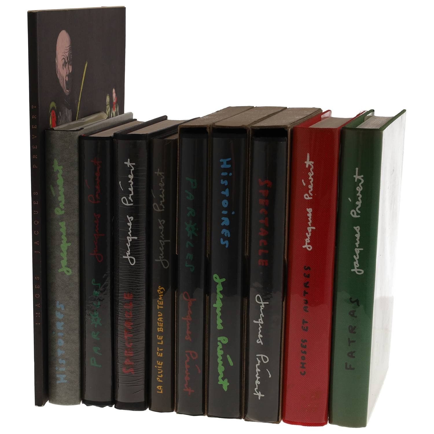 PREVERT Jacques
Collection de 9 cartonnages NRF selon les maquettes de l’auteur (Histoires, Paroles, Spectacle, Choses et autres, Fatras, la pluie et le beau temps, etc.)
ON Y JOINT
- PREVERT (Jacques). Images.