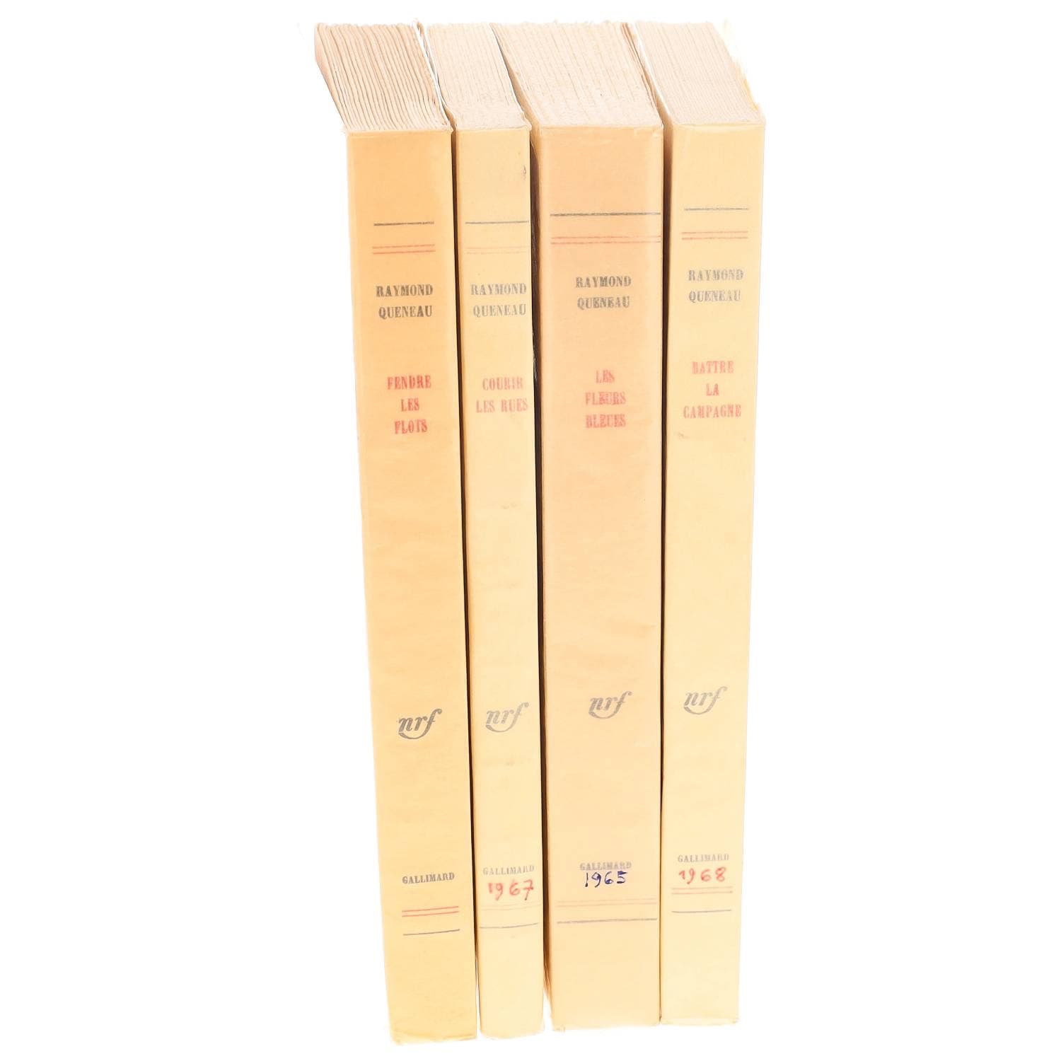 QUENEAU Raymond
Ensemble de quatre volumes :
- Les fleurs bleues, Paris, Gallimard, 1965. In-12, broché.
Edition originale, exemplaire du tirage de tête sur vélin de Hollande (n°42/45)
- Battre la campagne, Paris, Gallimard, 1968. In-12, broché
Edition originale, exemplaire Hors Commerce
- Courir les rues, Paris, Gallimard, 1967. In-12, broché
Edition originale, exemplaire Hors Commerce
- Fendre les flots, Paris, Gallimard, 1969. In-12, broché.
Exemplaire du tirage de tête sur vélin de Hollande (18/35)