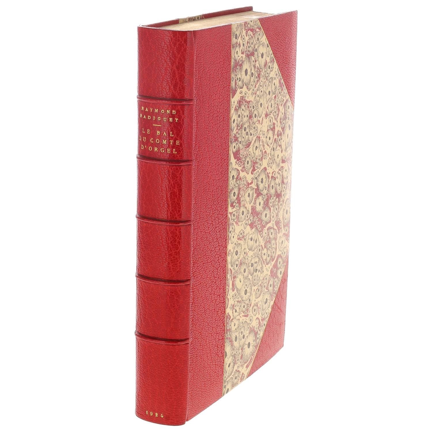 RADIGUET Raymond
Le bal du comte d’orgel, Paris, Grasset, 1924. In-12, reliure en demi-maroquin rouge à coins signée Alix, dos à nerfs, tête dorée, couverture et dos conservés. Édition originale posthume, tirée à 1100 exemplaires numérotés. Un des 250 sur vélin pur fil Lafuma.