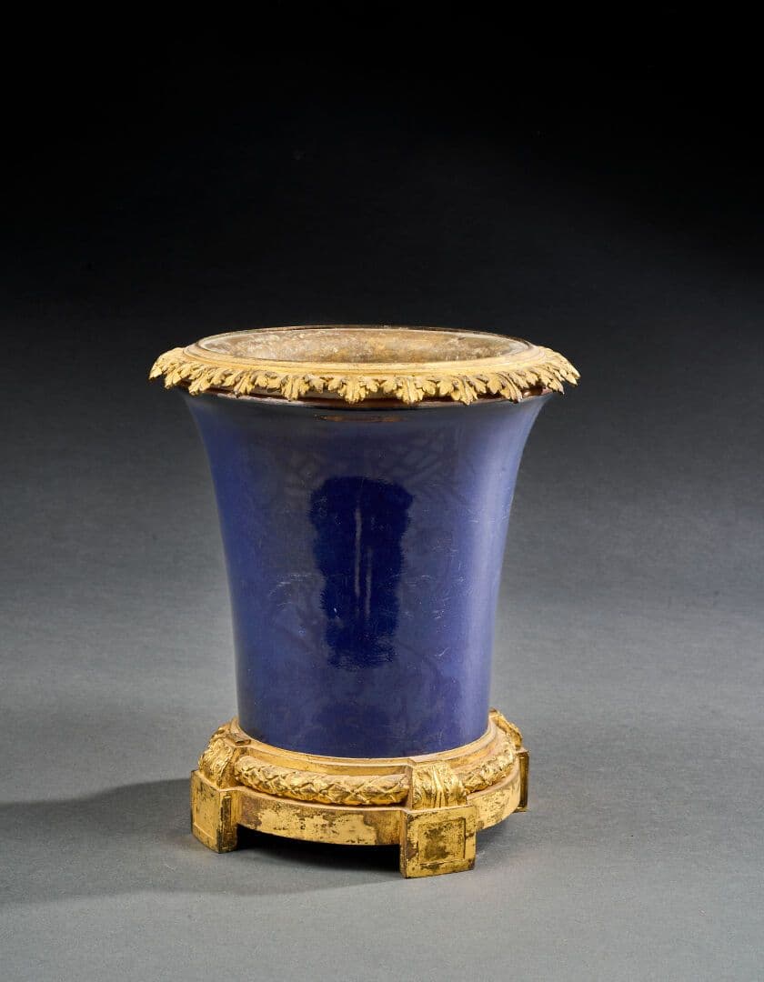 Cache pot cornet en porcelaine bleu